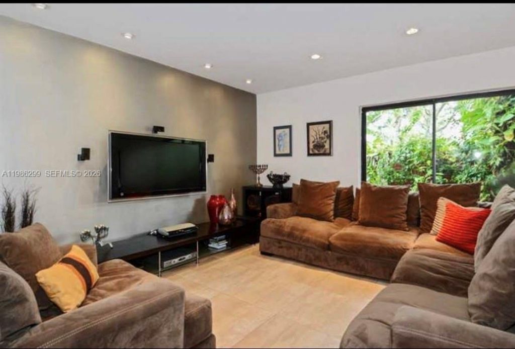 2991 Lakewood Ln , Unit 329, Hollywood, FL 33021 Photo