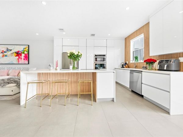 7827 NW 116th Ave, Doral, FL 33178