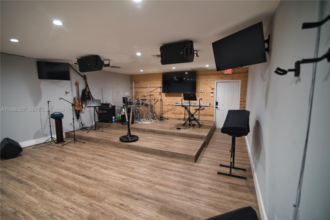 15947 NE 19th Pl , North Miami Beach, FL 33162 Photo