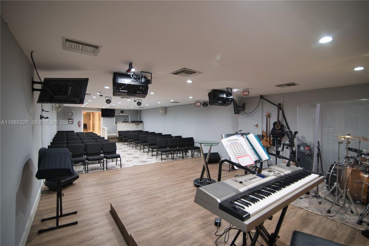 15947 NE 19th Pl , North Miami Beach, FL 33162 Photo