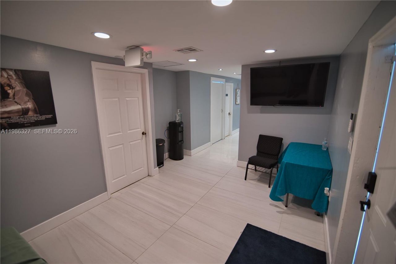 15947 NE 19th Pl , North Miami Beach, FL 33162 Photo