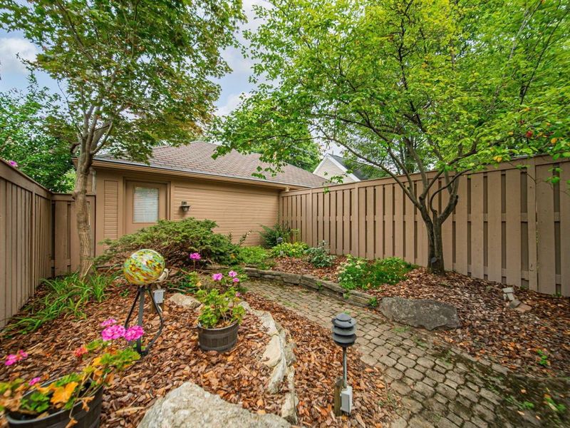 422 W 6th Avenue, Columbus, OH 43201 Photo 2