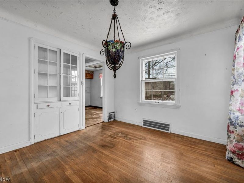 9704 S Highland Avenue, Garfield Heights, OH 44125 Photo 11