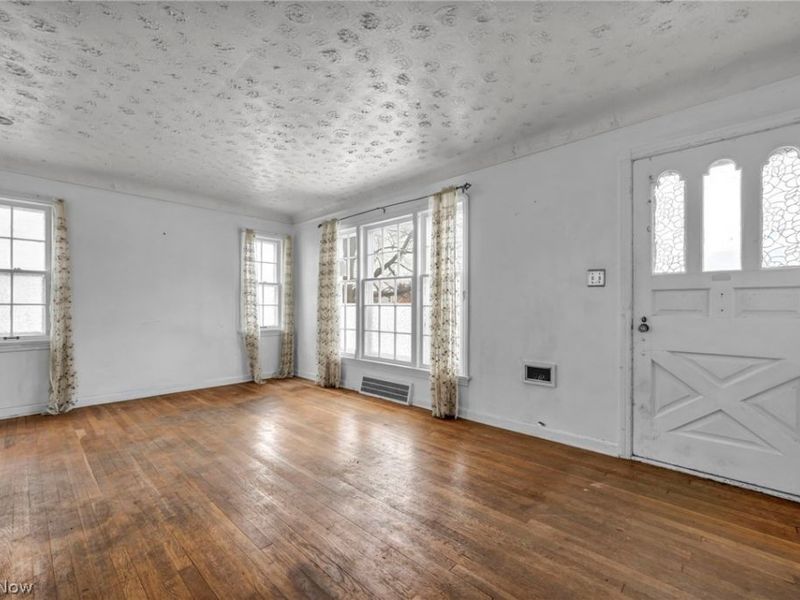 9704 S Highland Avenue, Garfield Heights, OH 44125 Photo 7