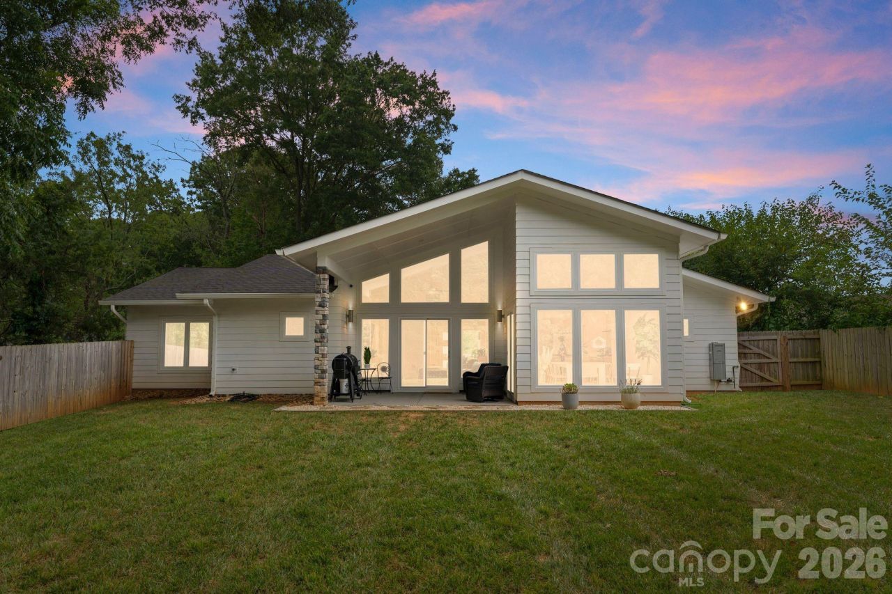 3931 Belshire Lane, Charlotte, NC 28205 Main Photo