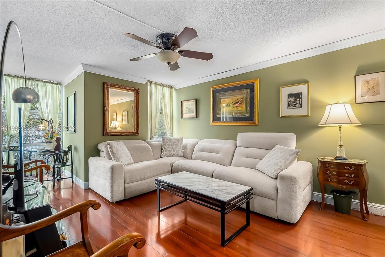 200 172nd St, Unit 319, Sunny Isles Beach, FL 33160 Photo