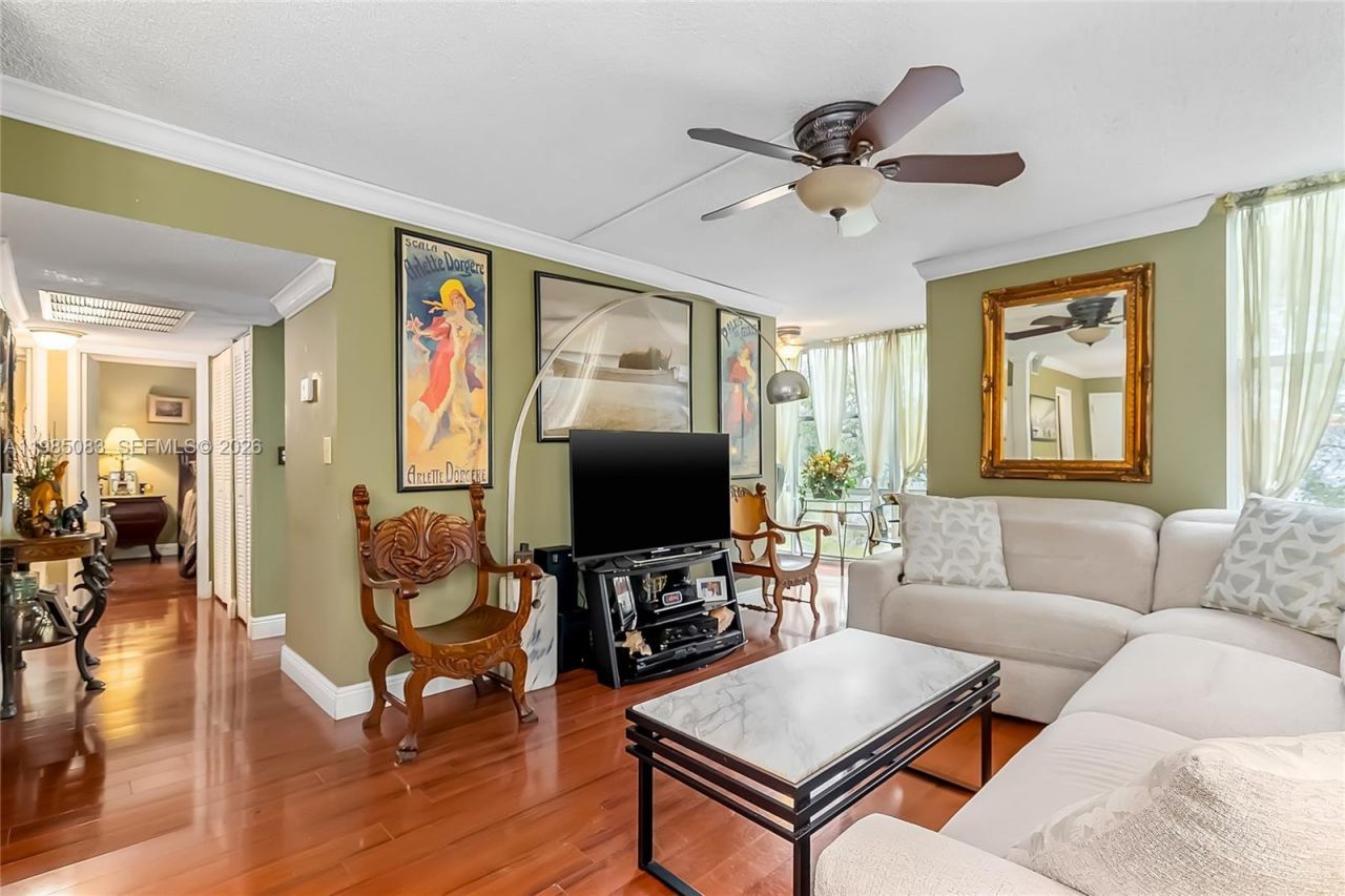 200 172nd St, Unit 319, Sunny Isles Beach, FL 33160 Photo