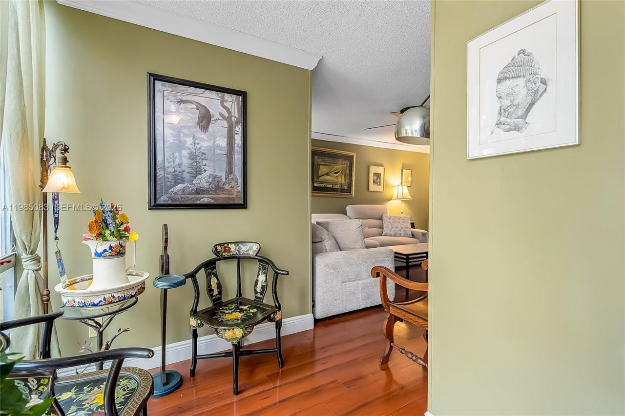 200 172nd St, Unit 319, Sunny Isles Beach, FL 33160 Photo