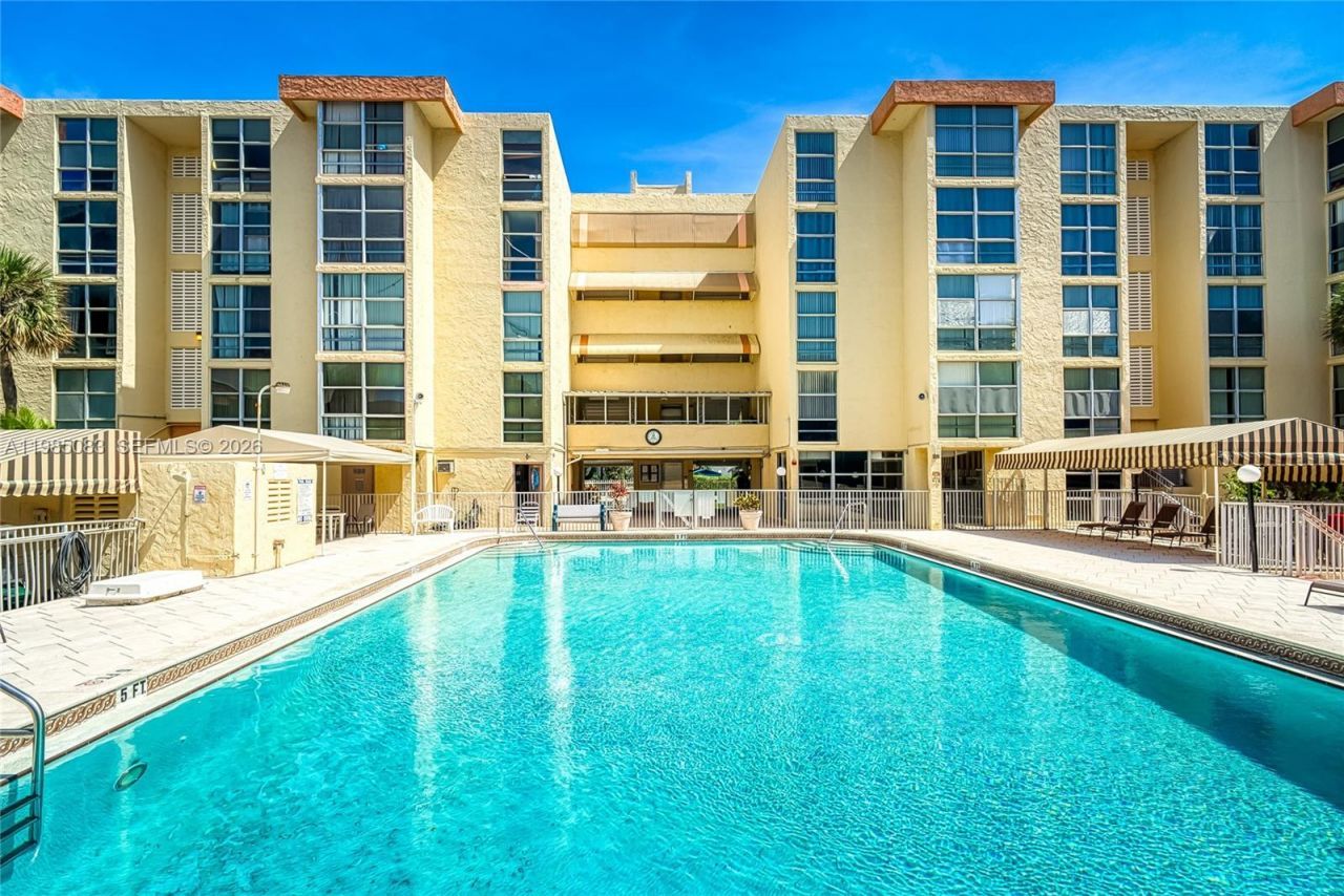 200 172nd St, Unit 319, Sunny Isles Beach, FL 33160 Photo