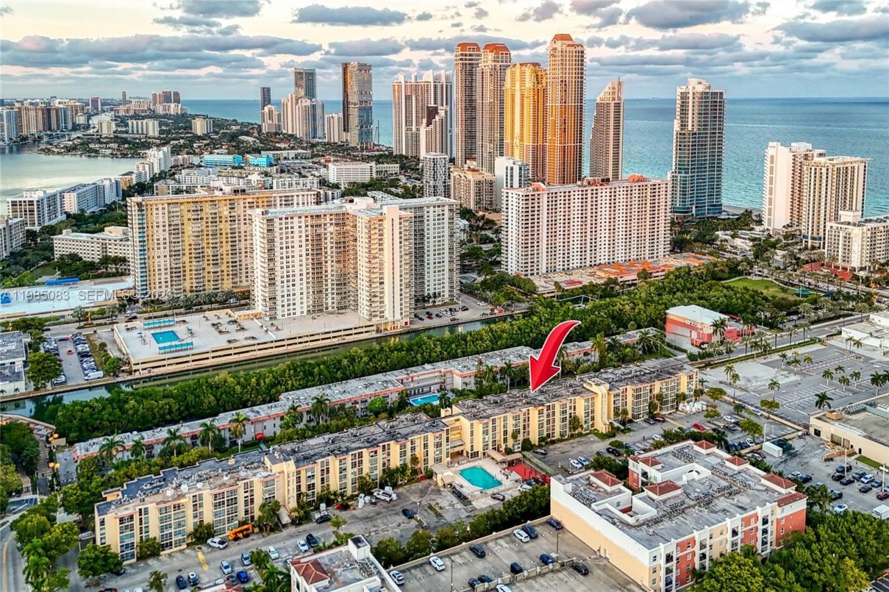 200 172nd St, Unit 319, Sunny Isles Beach, FL 33160 Photo