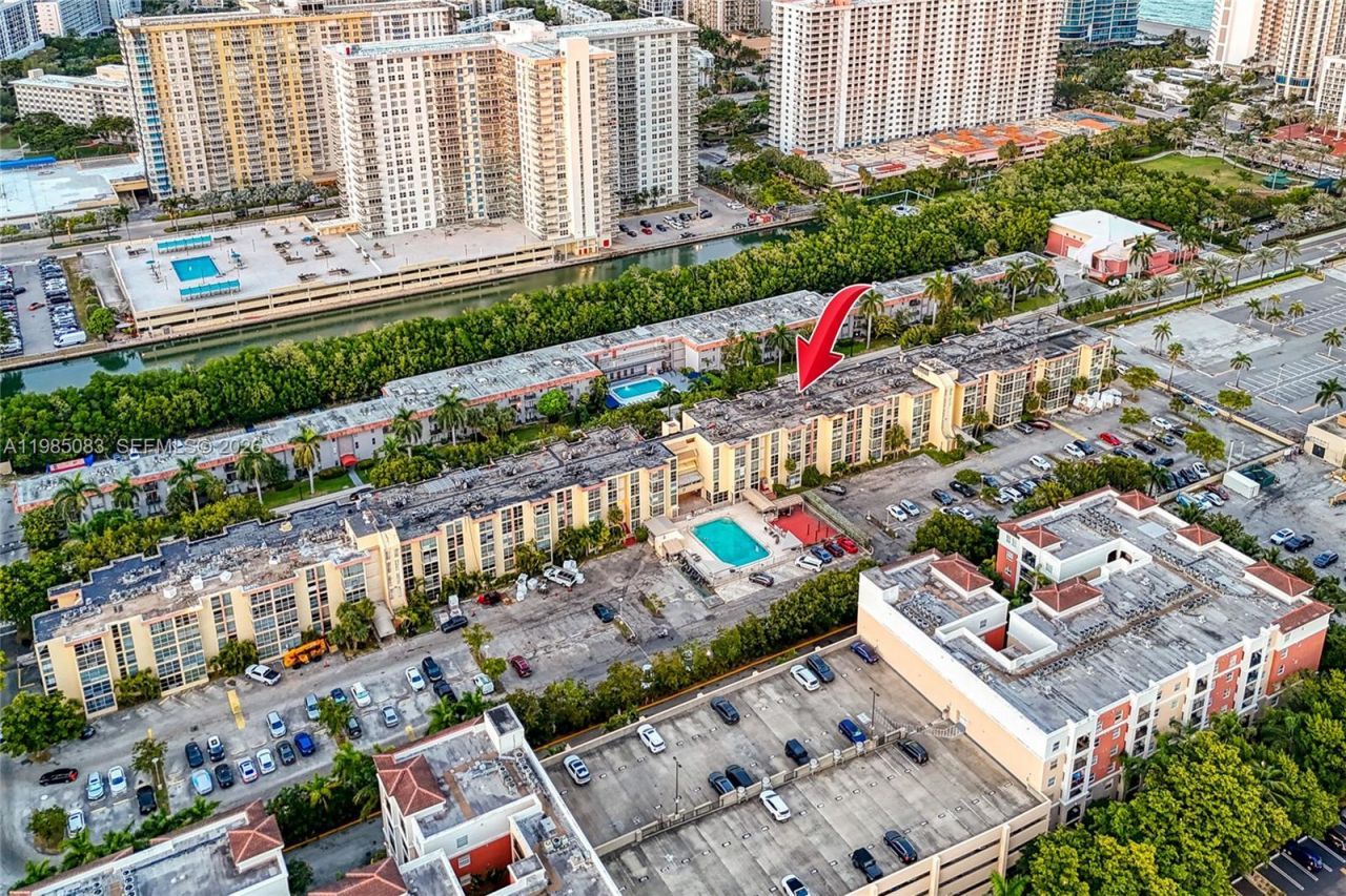 200 172nd St, Unit 319, Sunny Isles Beach, FL 33160 Photo