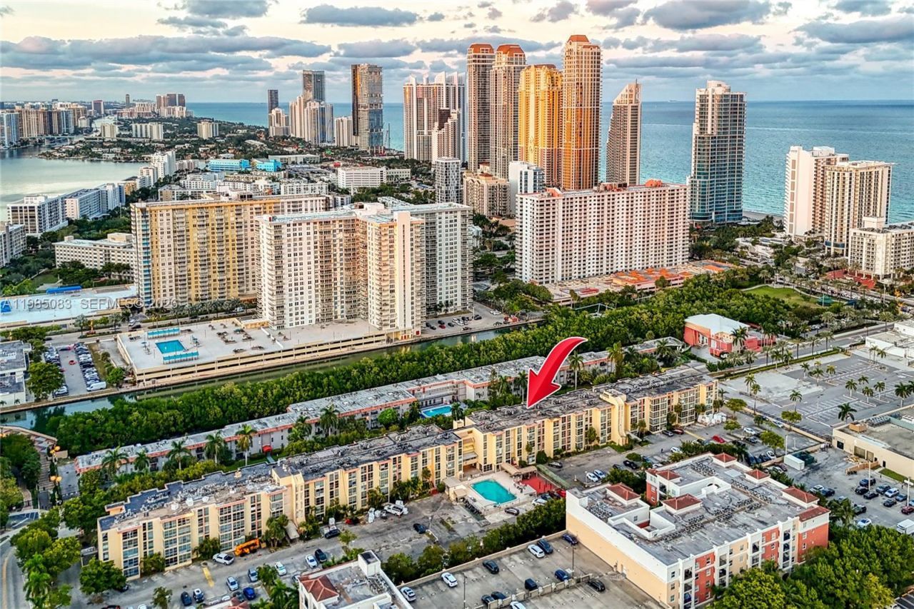 200 172nd St, Unit 319, Sunny Isles Beach, FL 33160 Photo