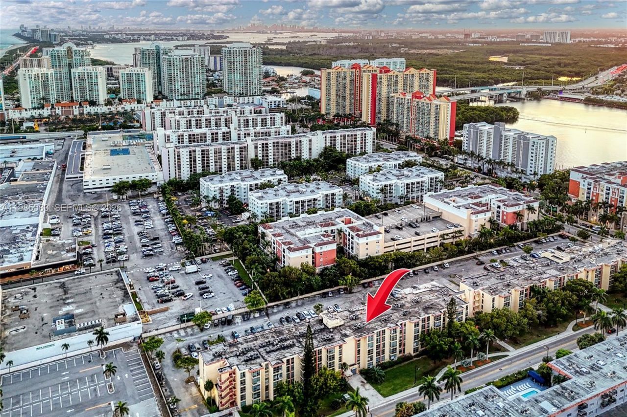 200 172nd St, Unit 319, Sunny Isles Beach, FL 33160 Photo
