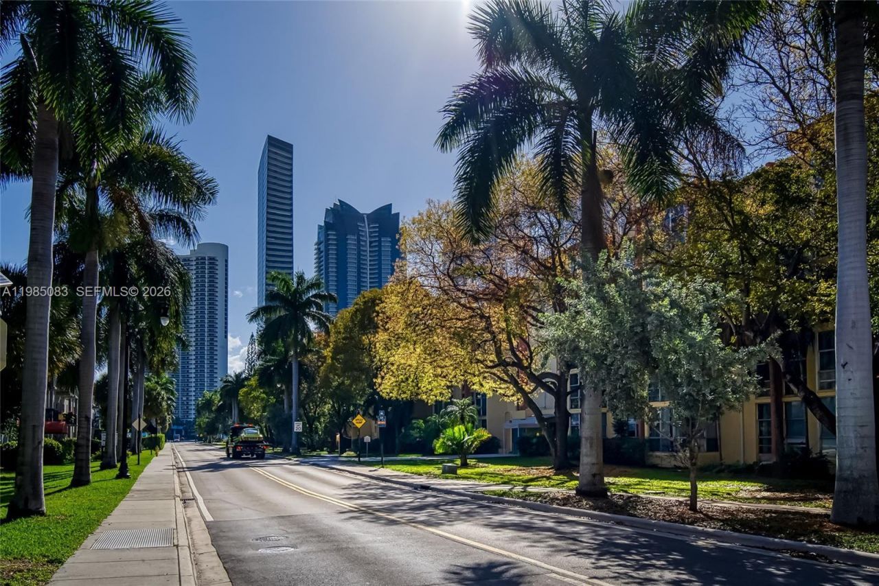 200 172nd St, Unit 319, Sunny Isles Beach, FL 33160 Photo