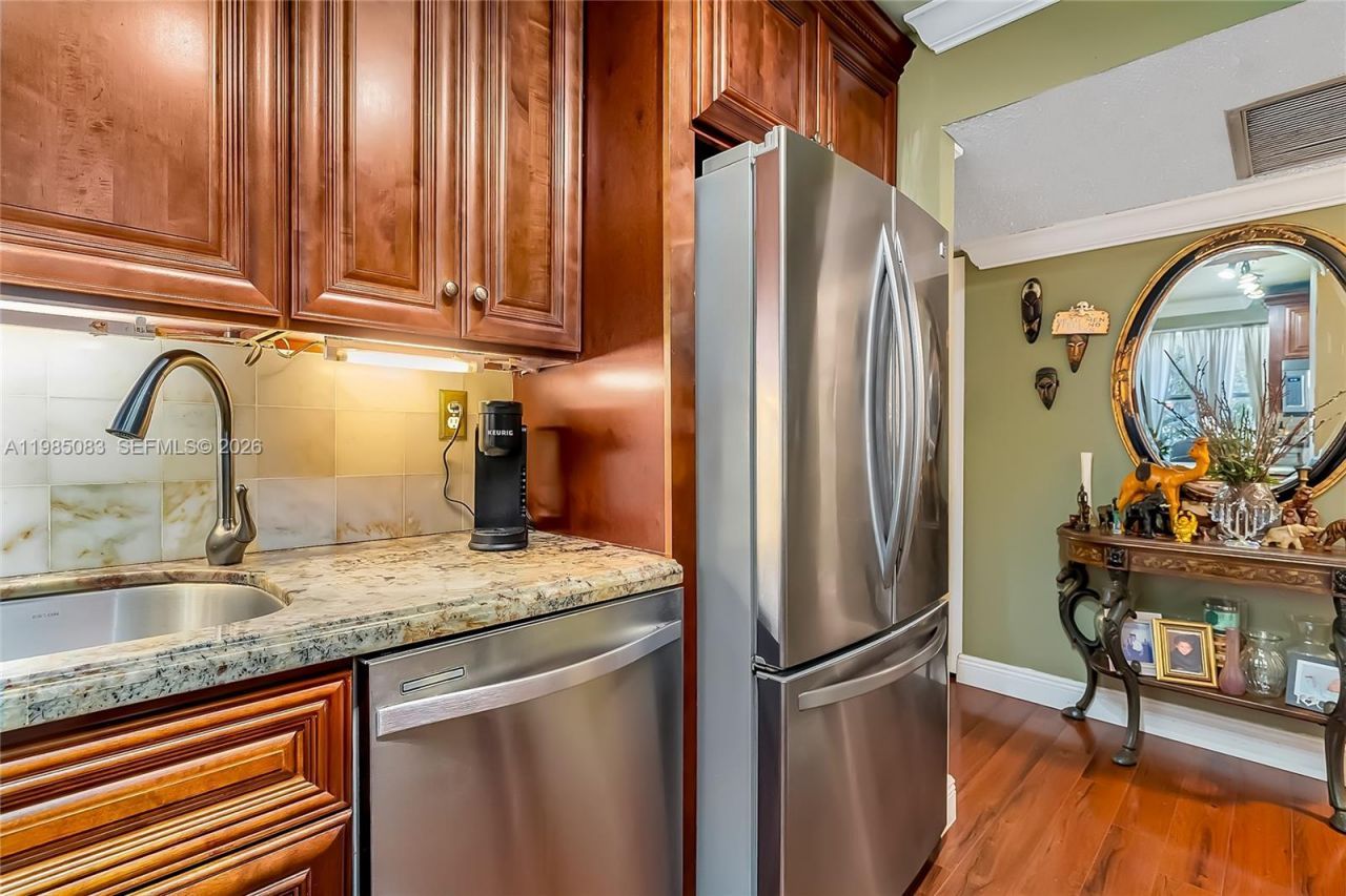 200 172nd St, Unit 319, Sunny Isles Beach, FL 33160 Photo