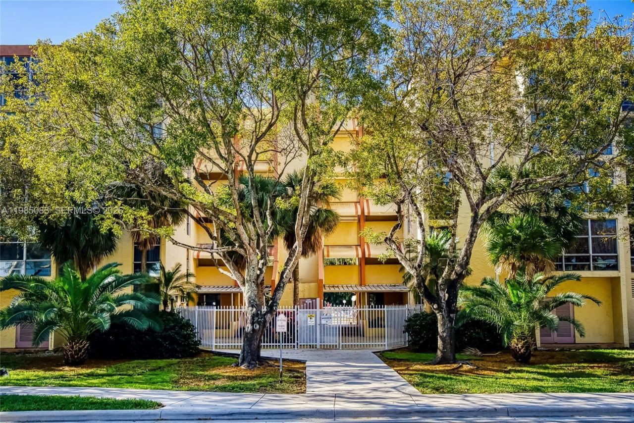 200 172nd St, Unit 319, Sunny Isles Beach, FL 33160 Photo