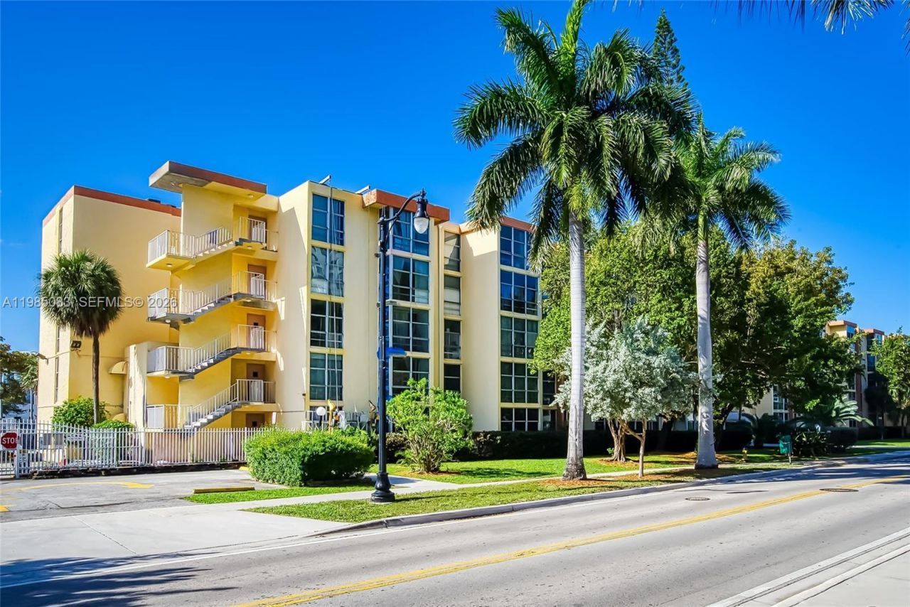 200 172nd St, Unit 319, Sunny Isles Beach, FL 33160 Photo