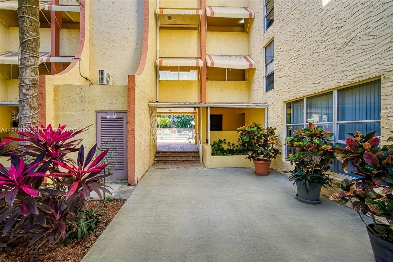 200 172nd St, Unit 319, Sunny Isles Beach, FL 33160 Photo