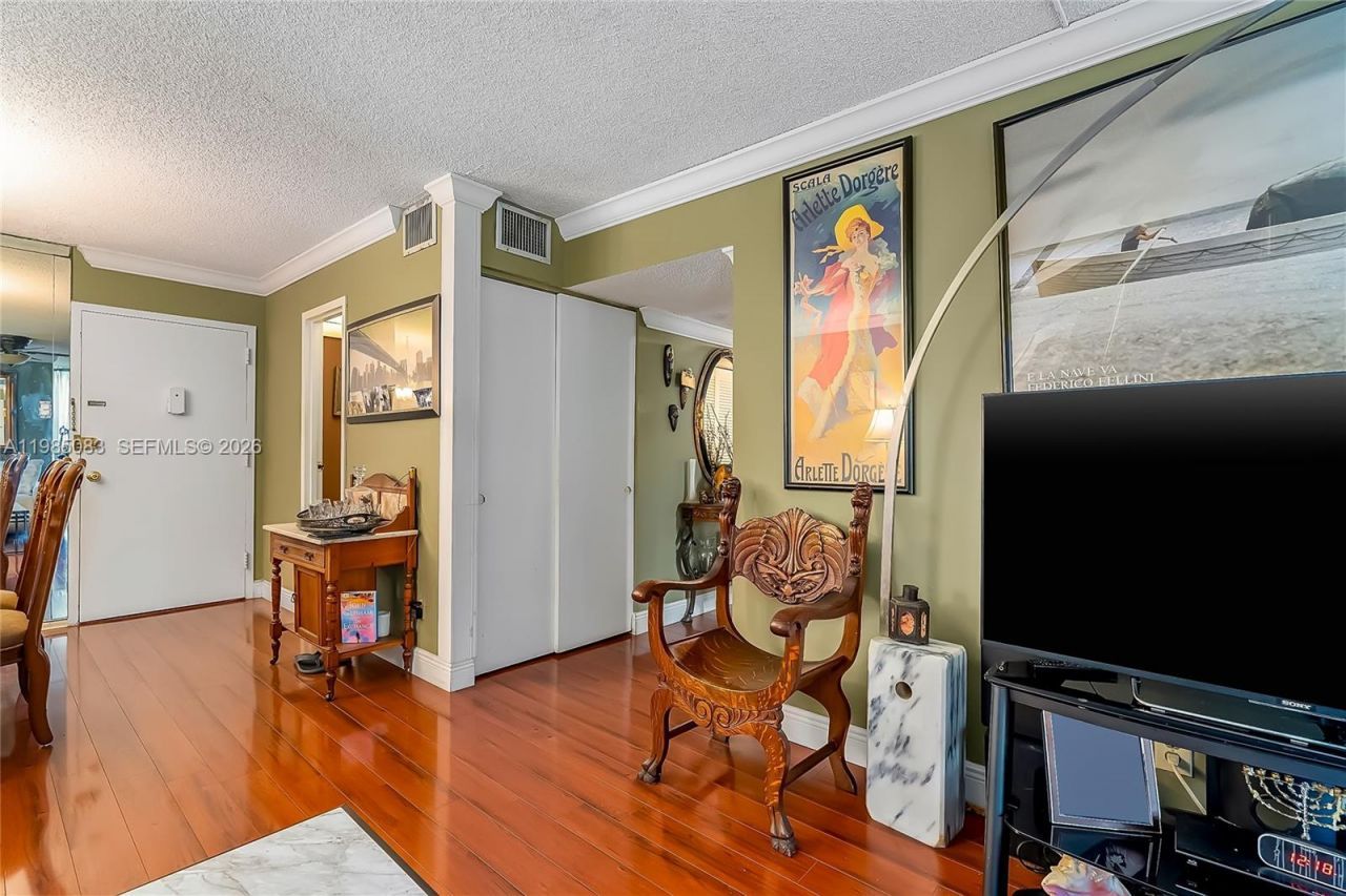 200 172nd St, Unit 319, Sunny Isles Beach, FL 33160 Photo