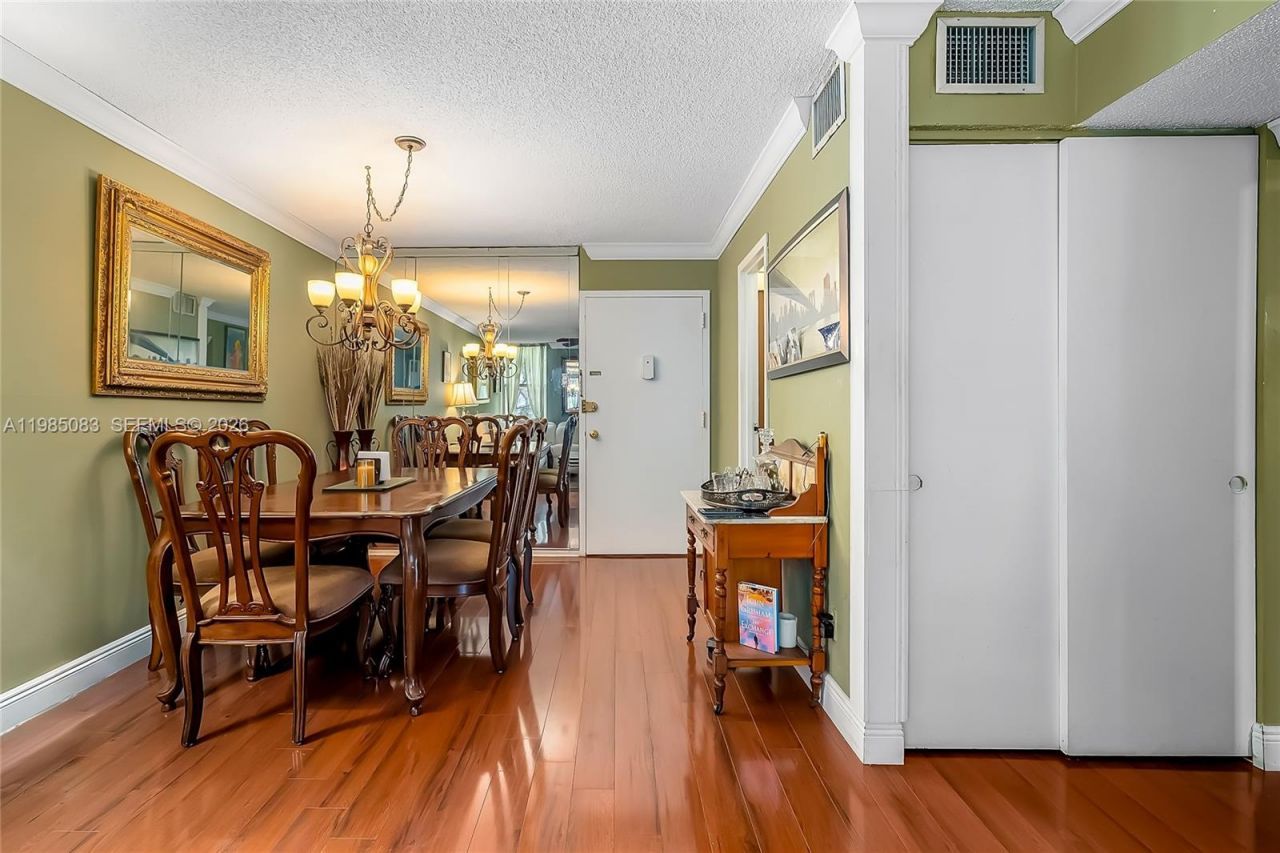 200 172nd St, Unit 319, Sunny Isles Beach, FL 33160 Photo