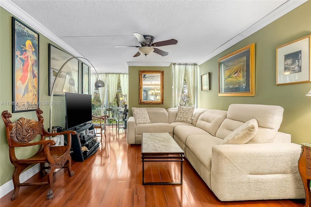 200 172nd St, Unit 319, Sunny Isles Beach, FL 33160 Photo