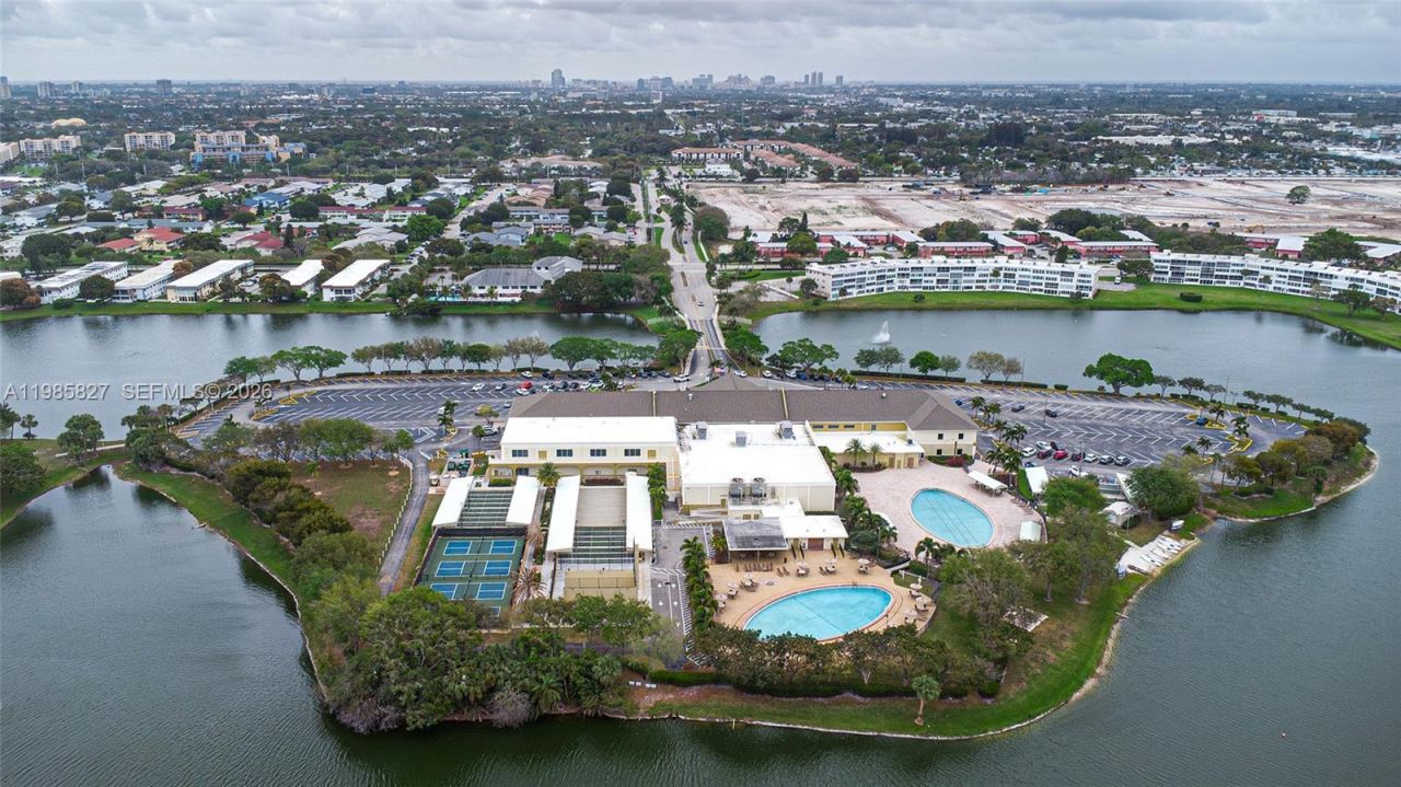 418 Sheffield Q , Unit 418, West Palm Beach, FL 33417 Photo