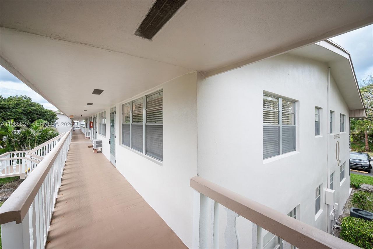 418 Sheffield Q , Unit 418, West Palm Beach, FL 33417 Photo