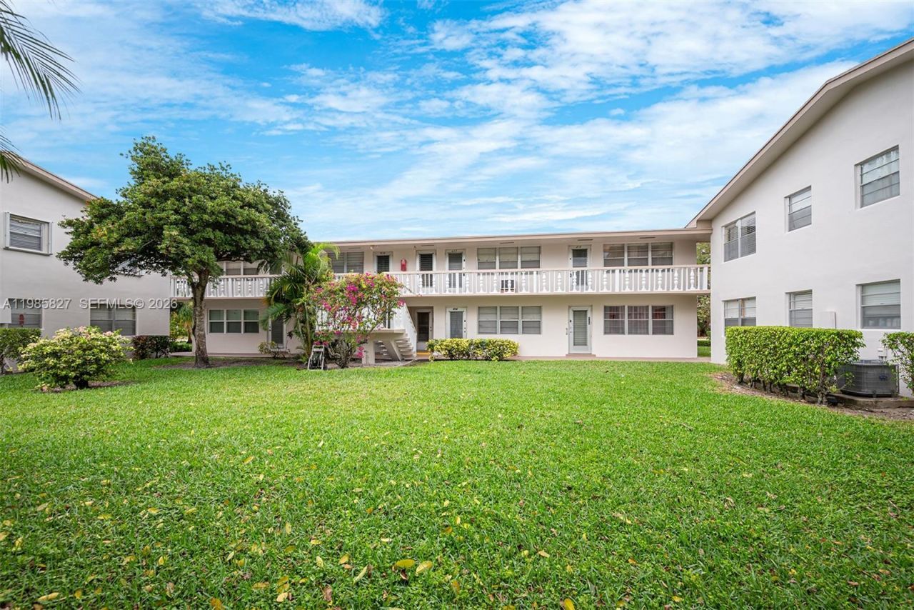 418 Sheffield Q , Unit 418, West Palm Beach, FL 33417 Photo