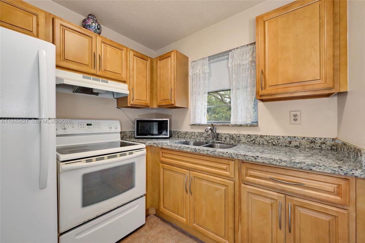 418 Sheffield Q , Unit 418, West Palm Beach, FL 33417 Photo