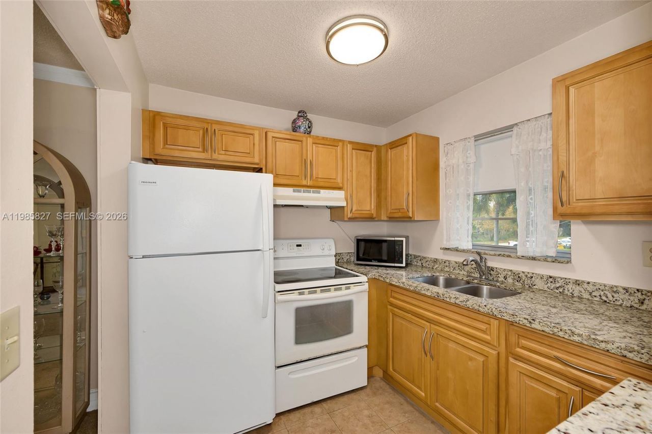 418 Sheffield Q , Unit 418, West Palm Beach, FL 33417 Photo