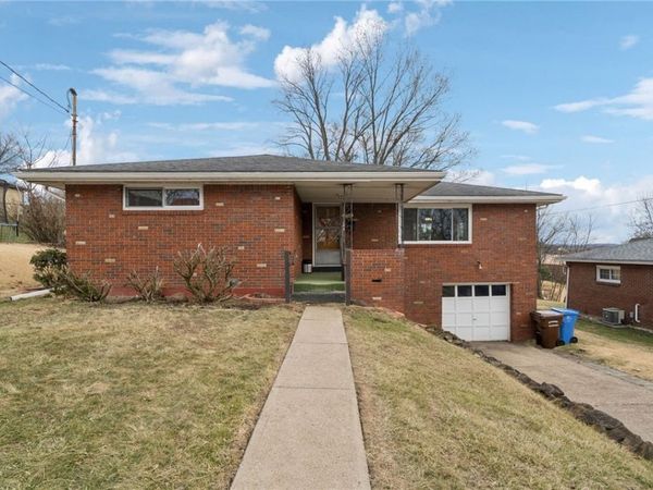 218 Crescent Dr, Lower Burrell, PA 15068