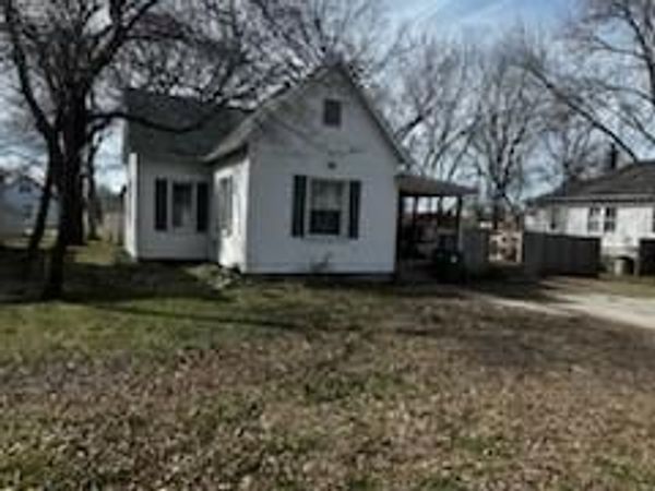 1616 S Vermont Avenue, Sedalia, MO 65301