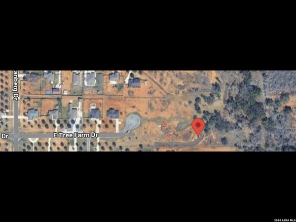 174 E tree far, Lytle, TX 78052