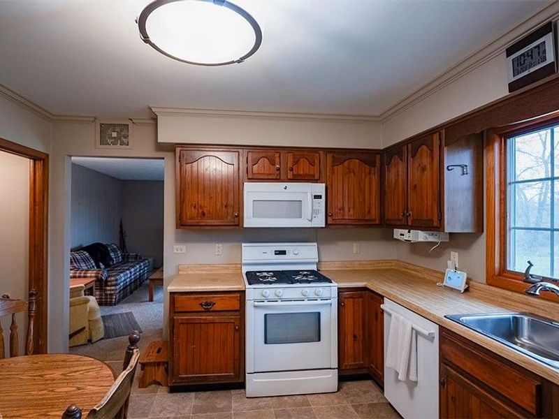 5239 Cadwallader Sonk Road, Fowler, OH 44418 Photo 13