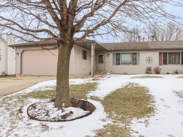 904 Harvest Trail, Unit B, Yorkville, IL 60560