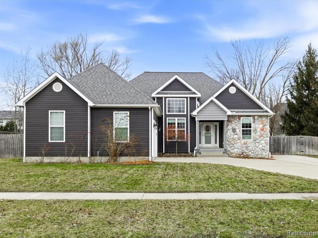 744 5th Street, Marysville, MI 48040 Main Photo