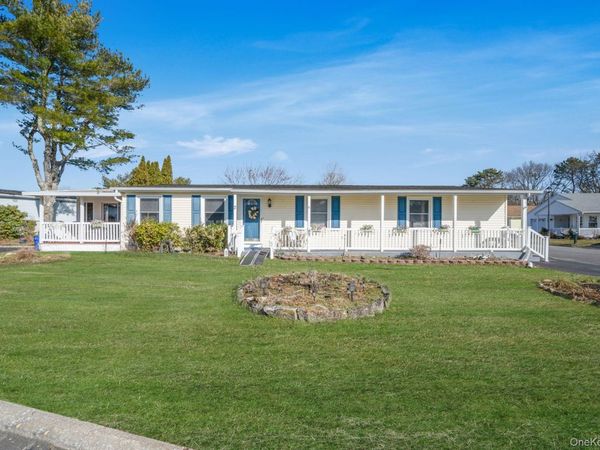 2 Dogwood Lane , Manorville, NY 11949