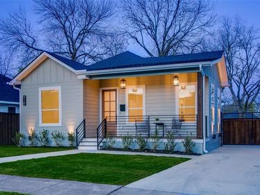 910 Hollywood Avenue, Dallas, TX 75208