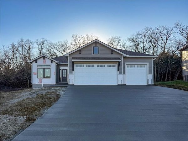 1134 Bluestem Circle, Baldwin City, KS 66006