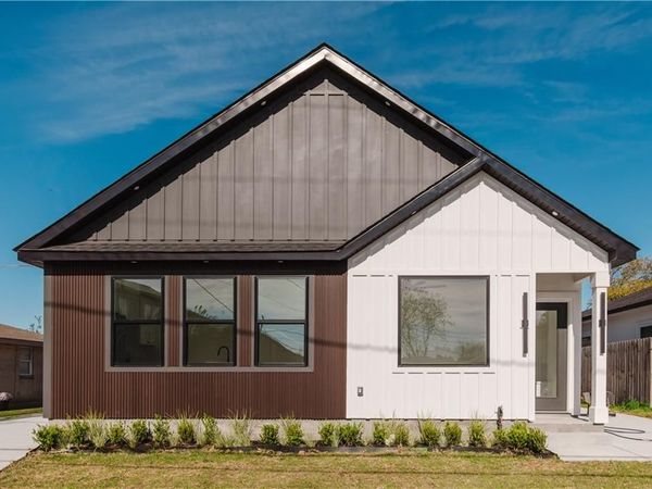 3410 12 MONTESQUIEU Street, Chalmette, LA 70043