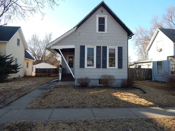 1621 W 7TH Street , Davenport, IA 52802
