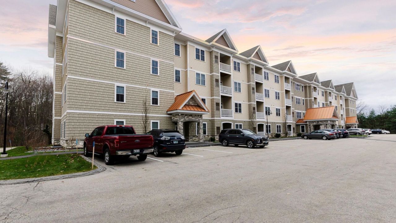2 Henry David Drive, Unit 207, Nashua, NH 03062 Main Photo