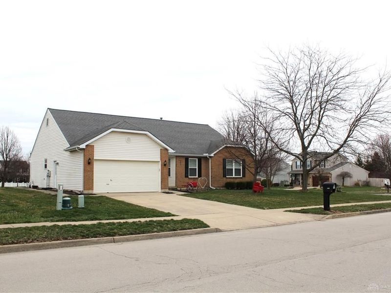 201 Sagebrush Drive, Clayton, OH 45315 Photo 2