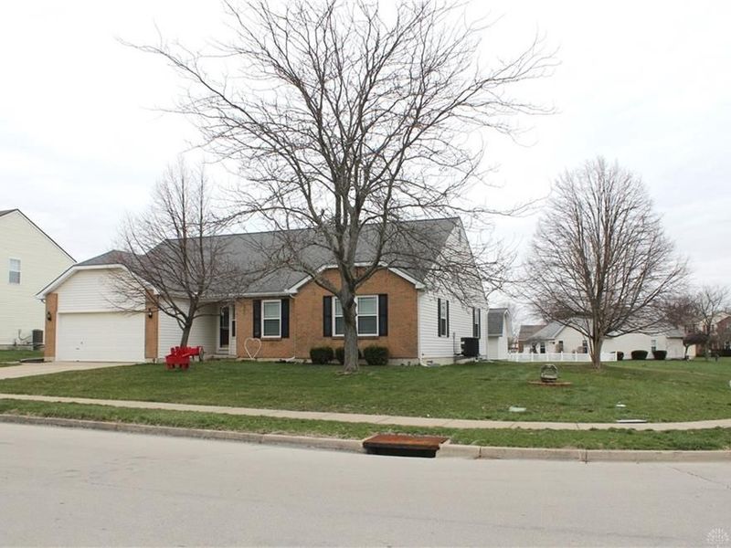 201 Sagebrush Drive, Clayton, OH 45315 Photo 3