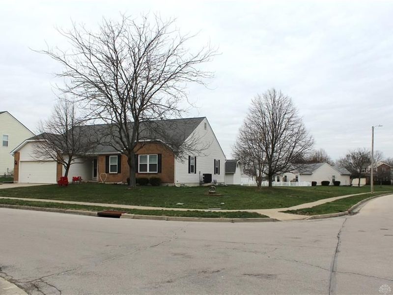 201 Sagebrush Drive, Clayton, OH 45315 Photo 4