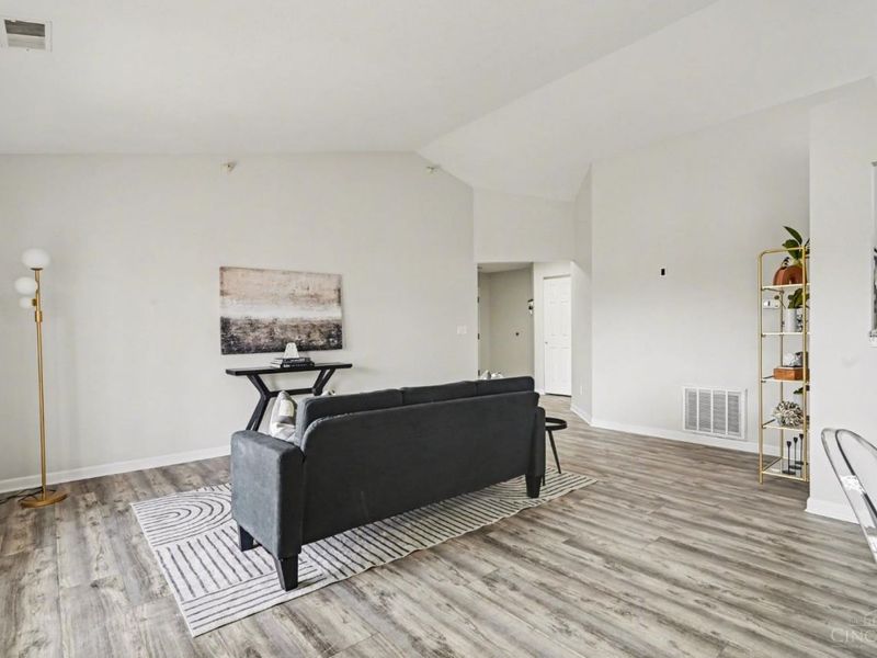 5696 Bridgetown Road, Unit 12, Cincinnati, OH 45248 Photo 4