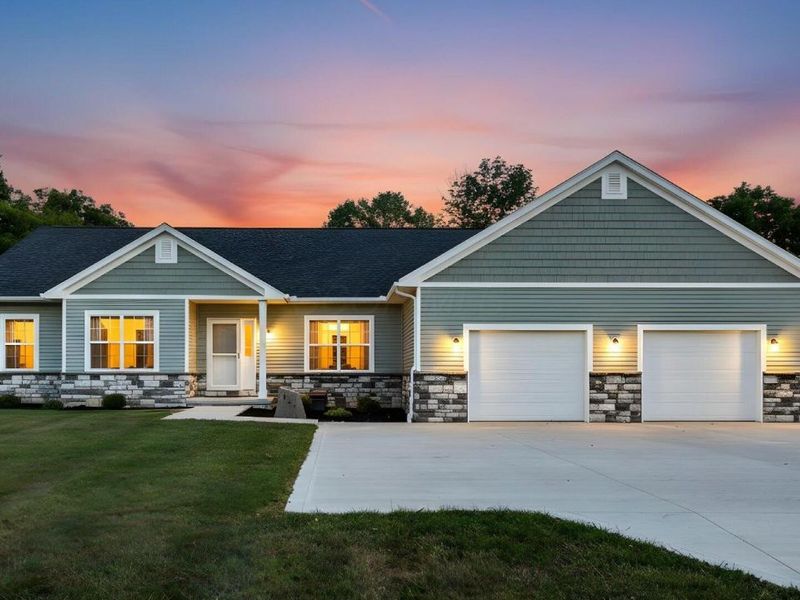 141 Sandpiper Drive, Thornville, OH 43076 Photo 1