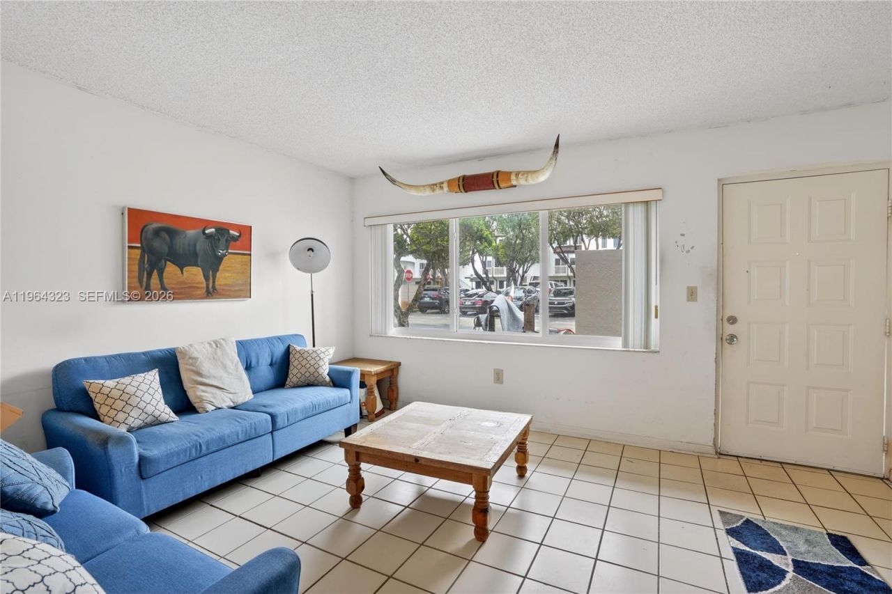 8670 NW 6th Ln, Unit 4-109, Miami, FL 33126 Photo