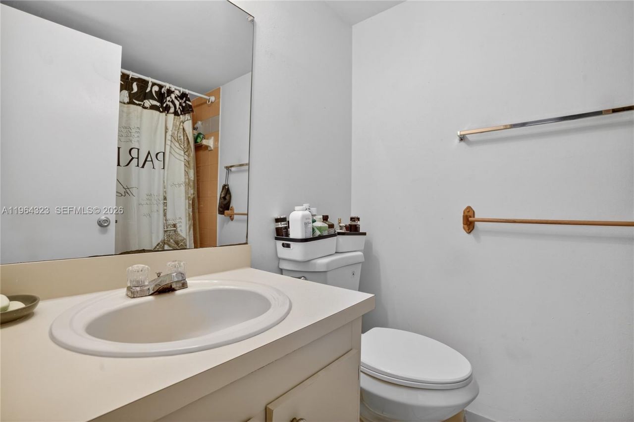 8670 NW 6th Ln, Unit 4-109, Miami, FL 33126 Photo