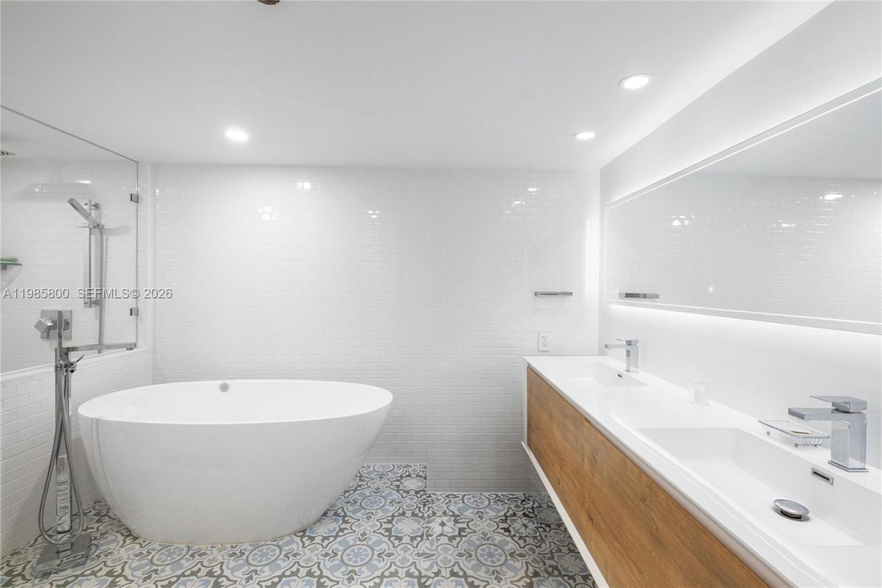 4000 Towerside Ter, Unit 1102, Miami, FL 33138 Photo